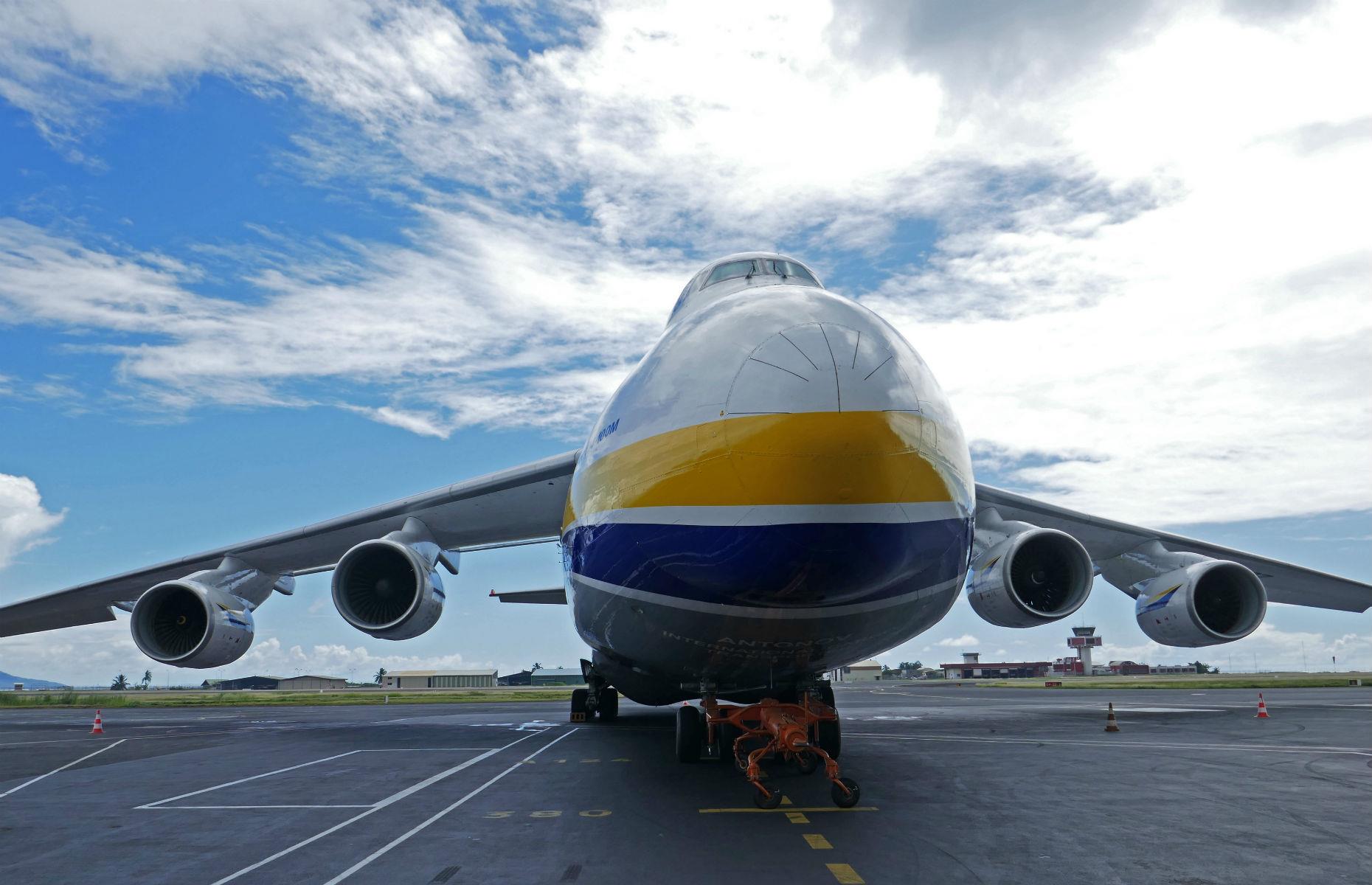 Antonov AN-124 Ruslan: 240 feet